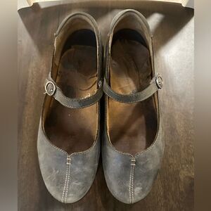 Taos Pewter Ta Dah Leather Mary Jane size 39 / 8
